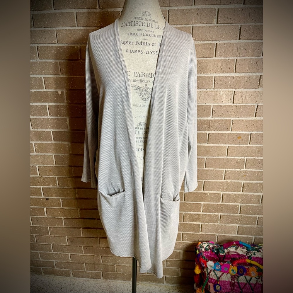 NWT - Donni Grey and White Stiped (Seersucker) Lightweight “Sandwash Cardigan”